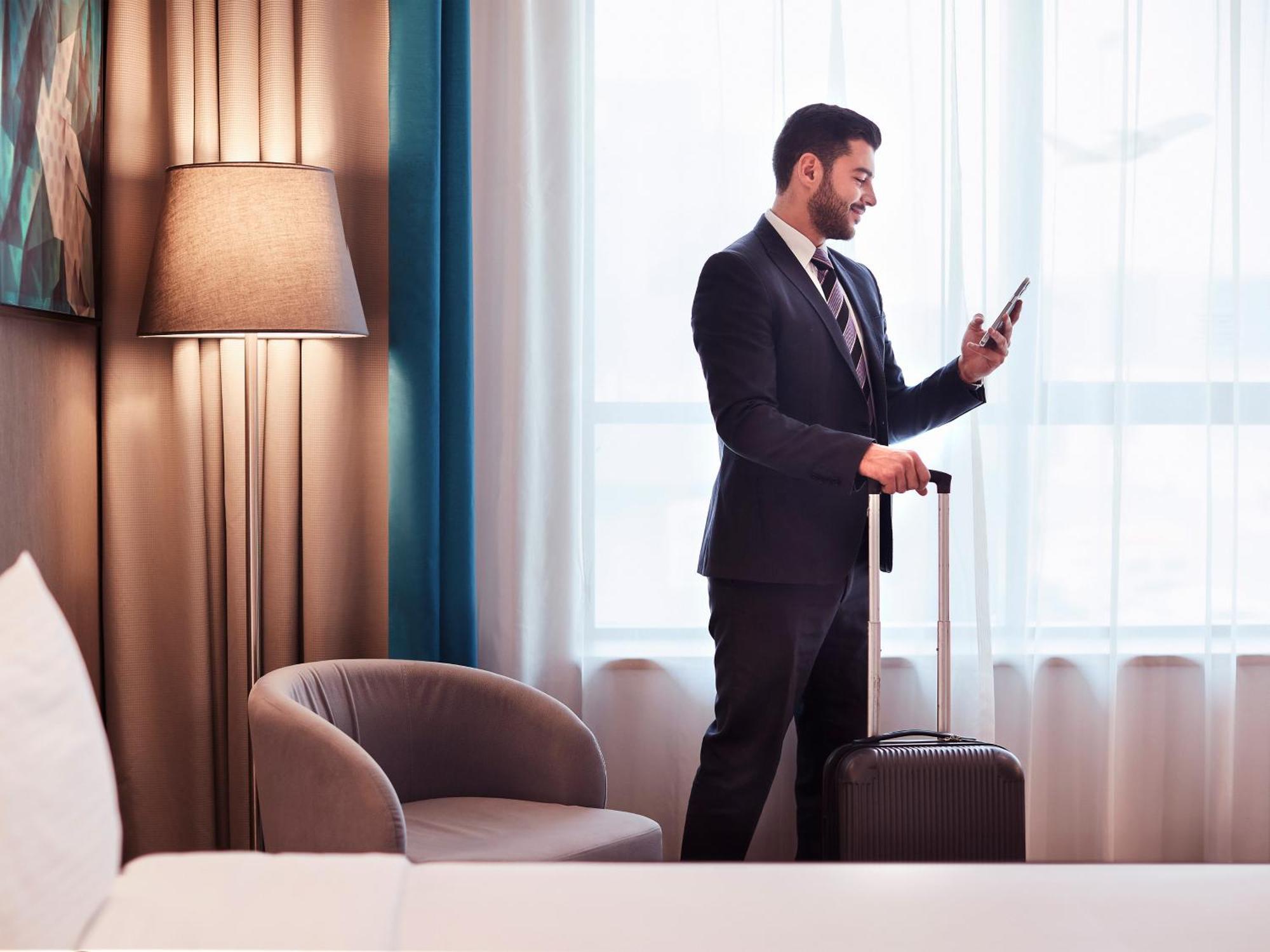 Flora Inn Hotel Dubai Airport Exterior foto "I'm on my way to the meeting."
